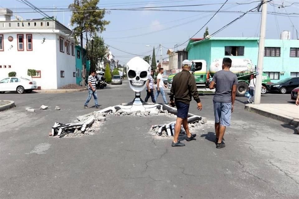 Medina apuntó que la pedacería la consiguieron de la obra de construcción que realiza un vecino de la calle.