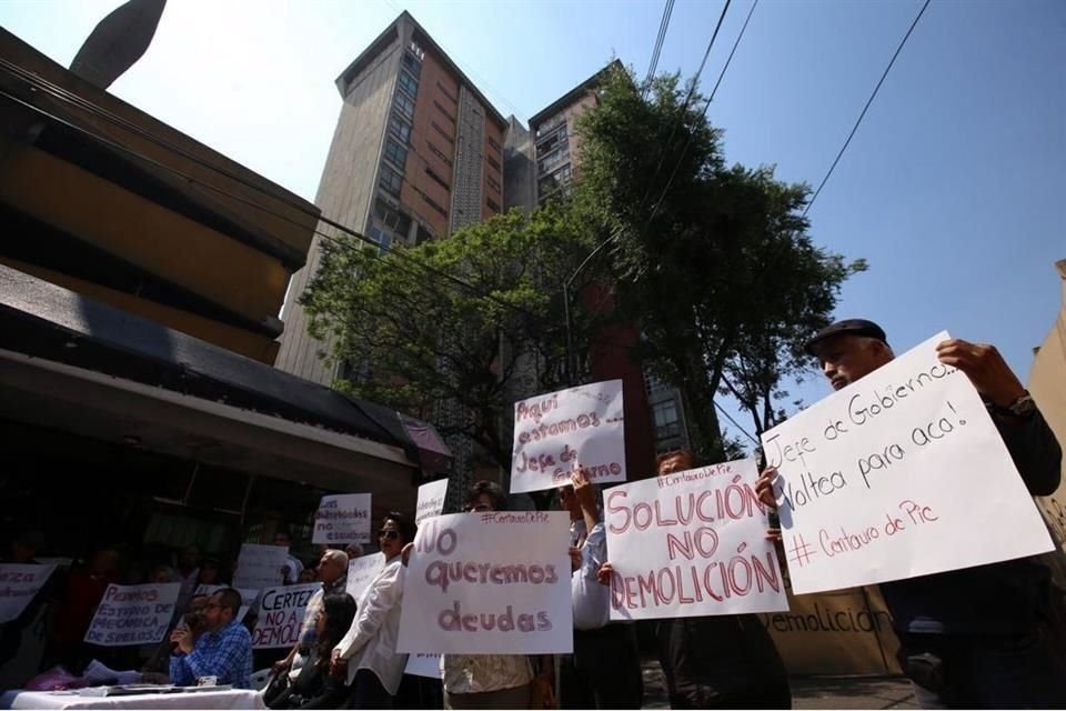 Alejandro Avilés, uno de los representantes explicó que las autoridades de la Ciudad no les han entregado estudios de mecánica de suelo ni dictámenes de riesgo.