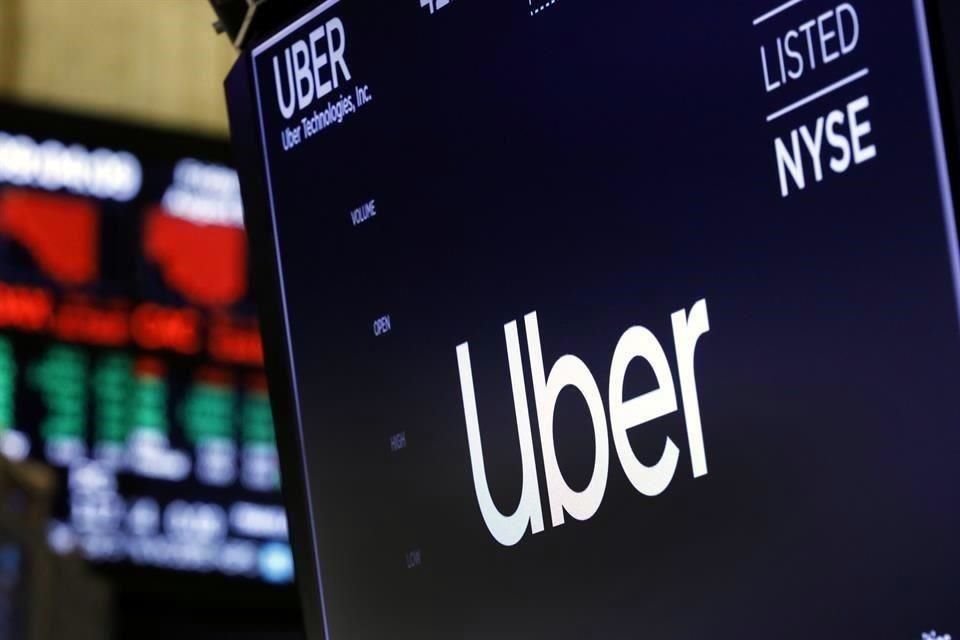 La Segob busca evitar que prestadores de servicios de plataformas como Uber y Cabify puedan cargar pasaje en aeropuertos del País.