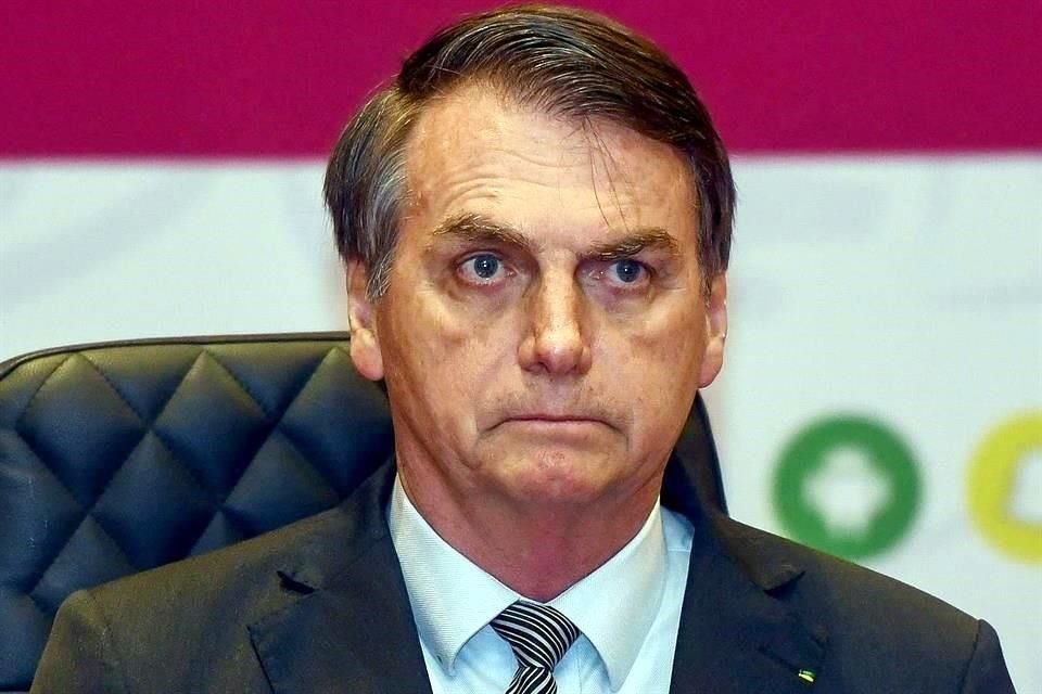 El Presidente de Brasil, Jair Bolsonaro, publicó un video en que negó las acusaciones y criticó duramente a la prensa.