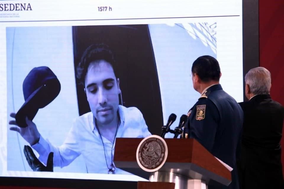 El titular de la Defensa mostró video de la captura del hijo del 'Chapo', Ovidio Guzmán.