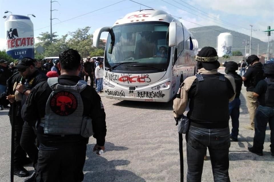 Los estudiantes retuvieron dos camiones.