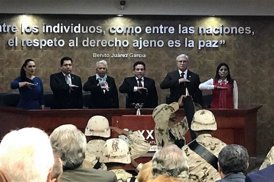 Miembros del Gabinete, Alcaldes y el ex Gobernador figuran entre asistentes a toma de posesión de Jaime Bonilla Valdez en el Congreso local.