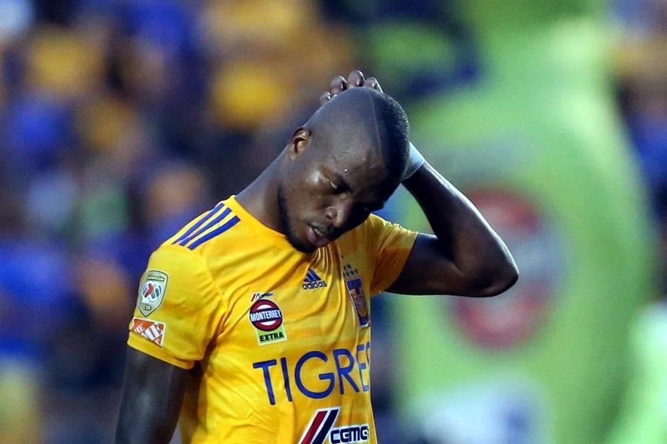 El jugador felino Enner Valencia no jugará debido a problemas familiares .