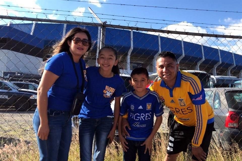 Familias completas se desplazaron para ver a los Tigres.