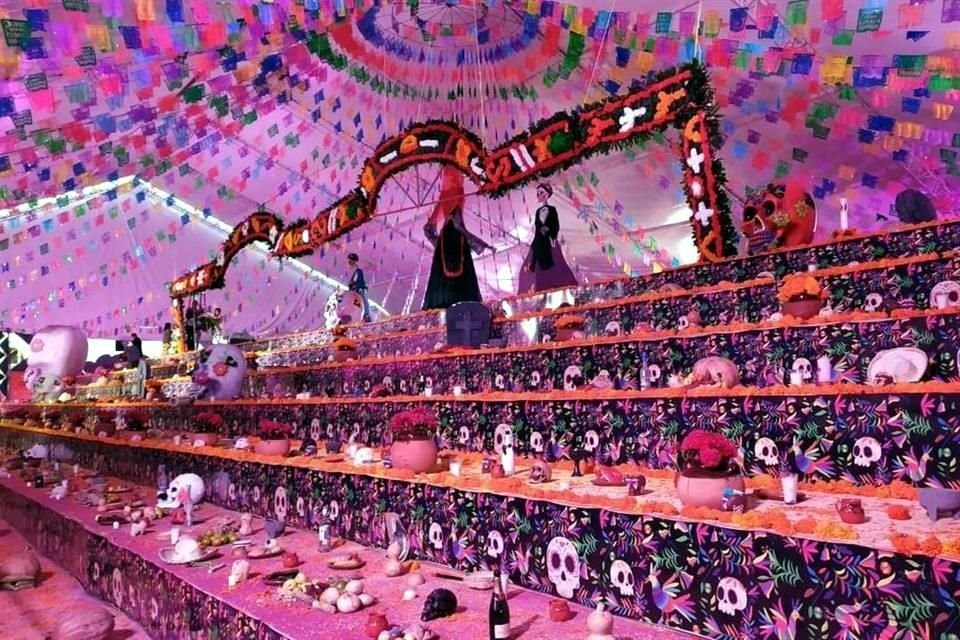 Hidalgo rompió nuevamente el récord Guinness del altar de muertos más grande del mundo.