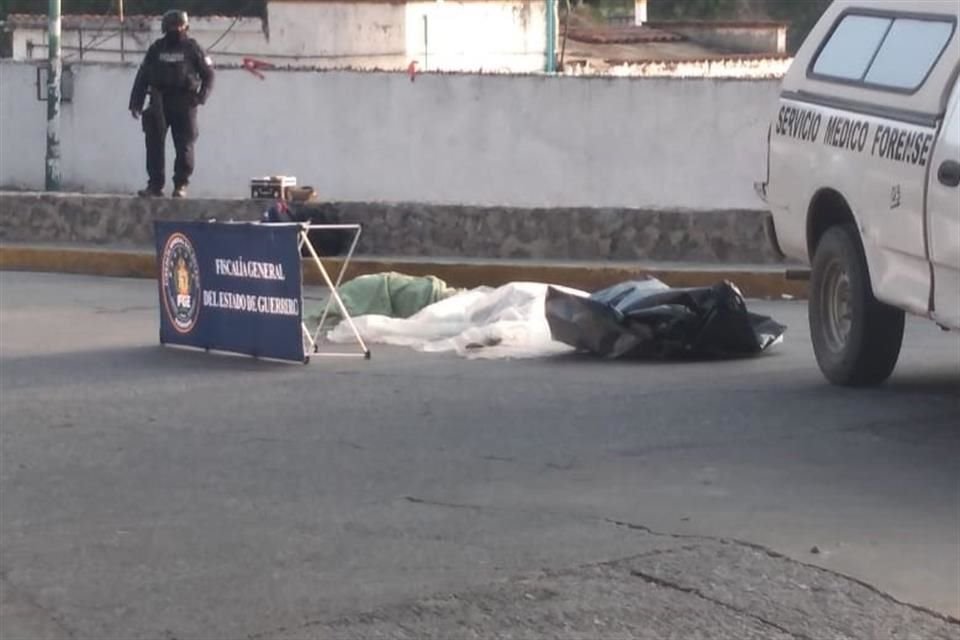 En el caso de los dos decapitados, fue hallada una cartulina en donde se acusa al Fiscal Regional de la Fiscalía General de Justicia de Guerrero de tener vínculos con una organización criminal.