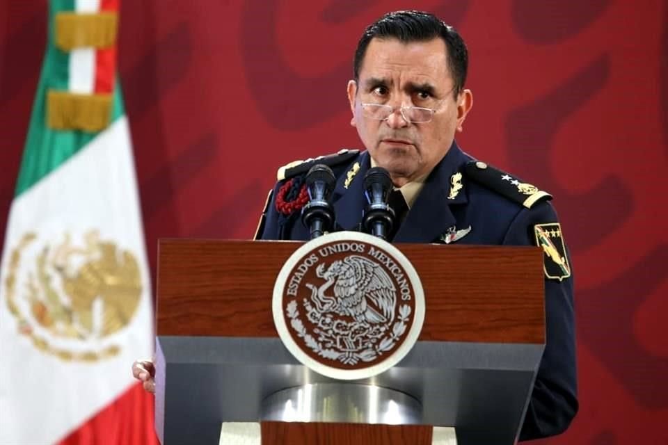 General Homero Mendoza, jefe del Estado Mayor de la Secretaría de la Defensa, en conferencia en Palacio Nacional.