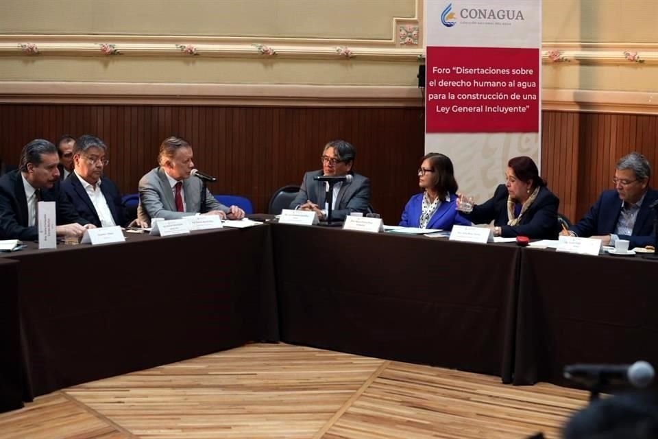 Los expertos coincidieron en que se deben legislar leyes sobre el saneamiento de aguas residuales.