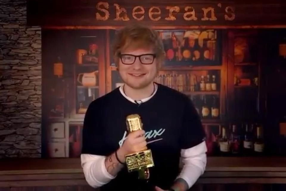 Ed Sheeran agradeció desde Dublín su premio como Mejor Artista.