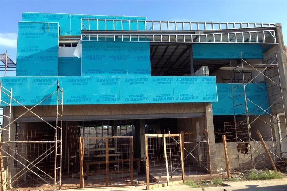 Los permisos de uso de suelo, edificación y construcción se deben solicitar en el departamento de desarrollo urbano o de ordenamiento territorial.