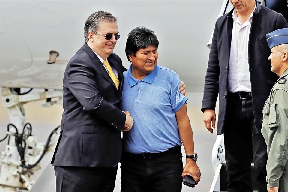 Evo Morales arribó a las 11:09 horas al Hangar del Sexto Grupo Aéreo tras 13 horas de vuelo desde el Aeropuerto Internacional de Chimó, en el departamento de Cochabamba, Bolivia.