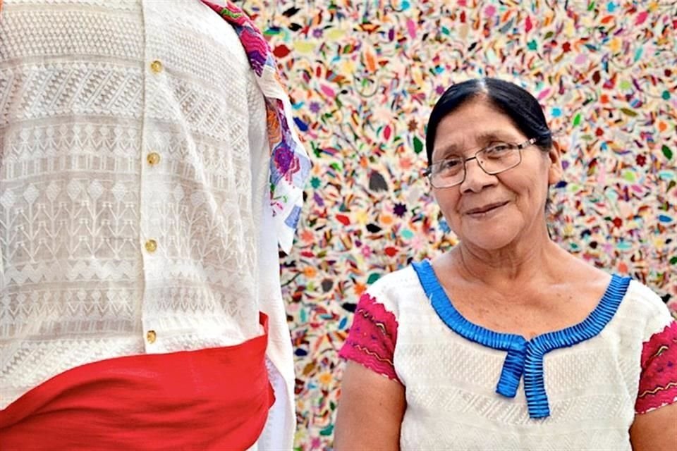 Premio Nacional en Artes y Tradiciones Populares; artesana textil, especializada en telar de cintura desde los 10 años, impulsora de su labor a nivel comunitario.