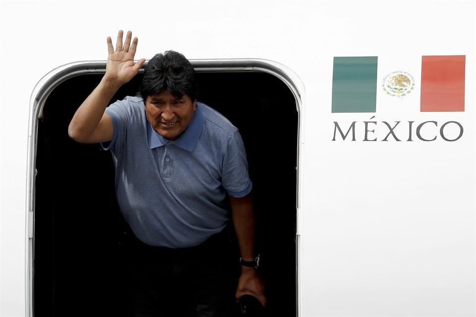 Morales arribó ayer a la Ciudad de México a bordo de una aeronave del Gobierno mexicano.