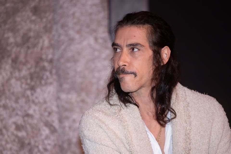 Óscar Jaenada, recordado por su papel de Luis Rey en 'Luis Miguel, la Serie', encarnó al conquistador español.