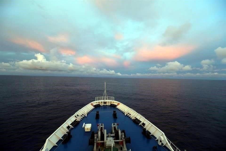 Los piratas roban, además de las pertenencias de los tripulantes, equipos sofisticados de comunicación y navegación.