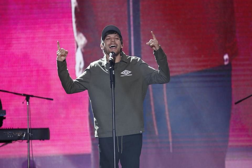 Louis Tomlinson interpretó temas como Just Hold On', 'Little Black Dress', 'We Made It' y 'Kill My Mind'.