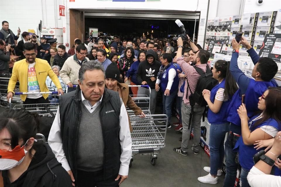 Walmart y sus formatos de tienda comenzaron la madrugada de este jueves su campaña 'El Fin Irresistible'.