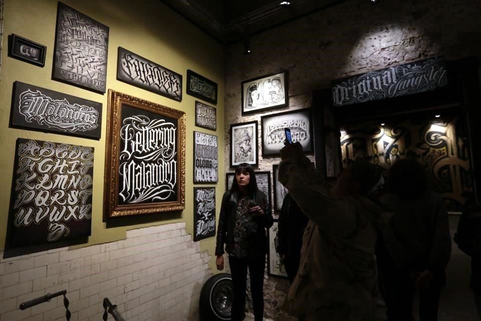 La expo El original estilo de la calle puede visitarse en la casona ubicada en el número 64 de la calle de Donceles, en el Centro Histórico.