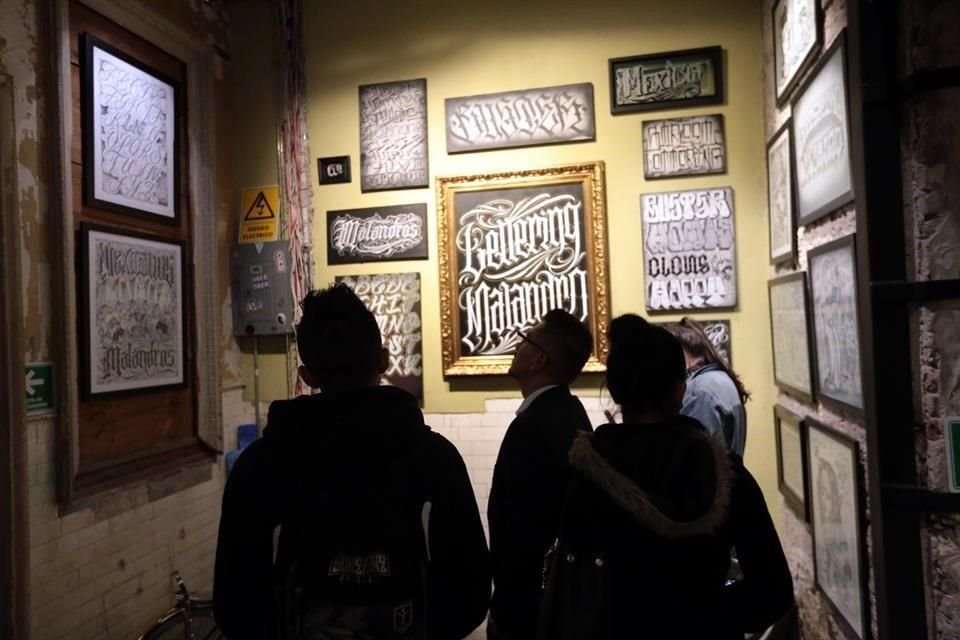 La expo El original estilo de la calle puede visitarse en la casona ubicada en el número 64 de la calle de Donceles, en el Centro Histórico.