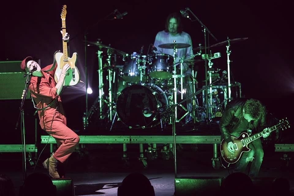 Travis, que se presenta en el Corona Capital de las CDMX, fue la encargada de abrir la noche en el Auditorio Telmex.