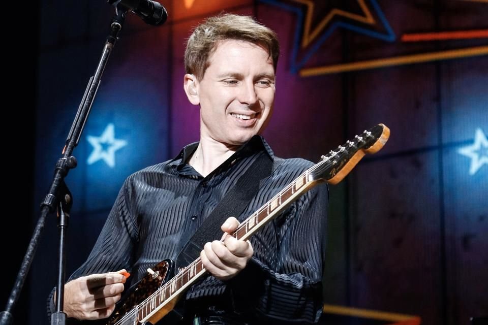 Franz Ferdinand: Alex Kapranos, del grupo escocés, saludó a la audiencia en español.