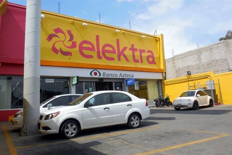Gobierno entró en pugna con empresa Elektra por adeudos fiscales que superan 25 mil mdp y señaló a Ministro Aguilar por dilación del caso.