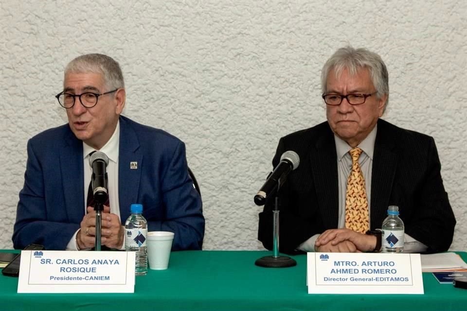 Carlos Anaya, presidente de la Caniem, y Arturo Ahmed, director de EDITAMOS, presentaron el nuevo proyecto de formación para miembros de la industria editorial.