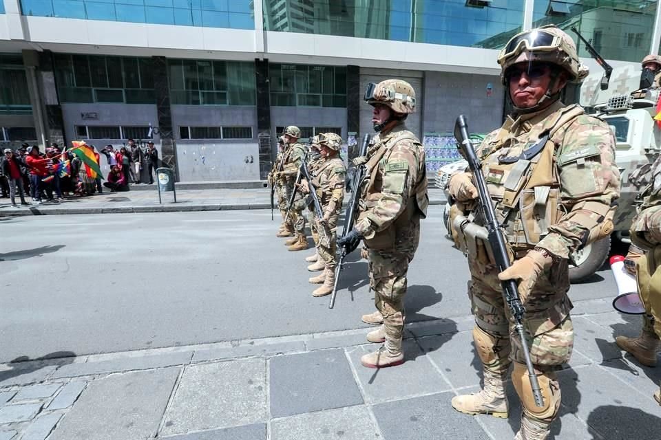 El Ejército boliviano realiza actualmente operaciones de seguridad en conjunto con la Policía.