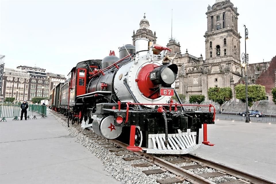 El programa conmemorativo cuenta con la participacin de actores caracterizados con indumentaria y utilera de poca, como la locomotora 'Petra', que data de 1899.