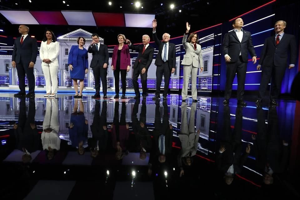 Diez aspirantes participan en el debate.