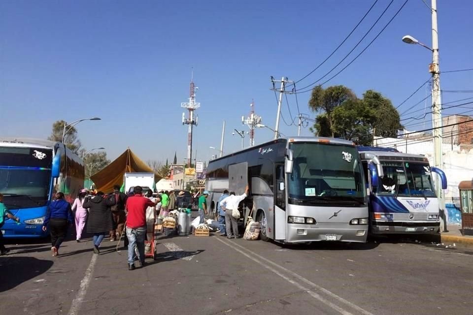 En las unidades de transporte público ya se han guardado anafres, tanques de gas, casas de campaña y cobijas.
