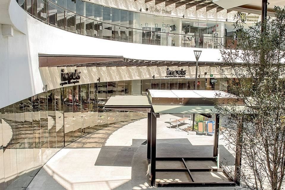 Plaza Animol se ubica en Av. Raúl Salinas Lozano 301, esquina con Av. Santa Bárbara, en Escobedo.