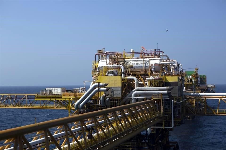 En noviembre del año pasado, la producción de Pemex fue de un millón 704 mil barriles diarios.