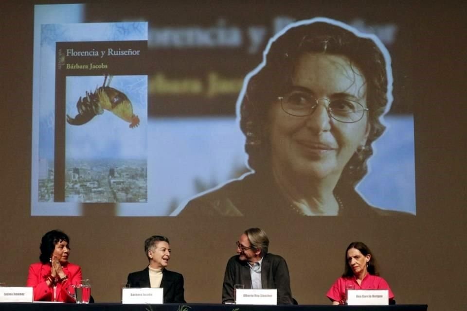 Durante el acto, la escritura de Jacobs fue celebrada por Alberto Ruy Sánchez, escritor y editor, y Ana García Bergua, escritora.