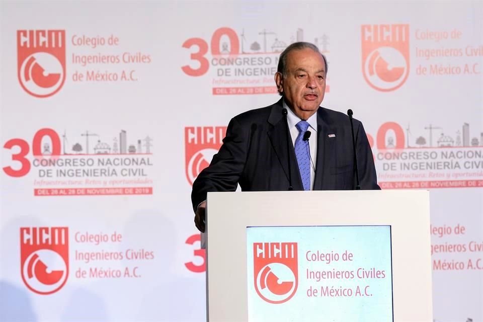 Carlos Slim, presidente de Grupo Carso, durante el 30 Congreso Nacional de Ingeniería Civil.