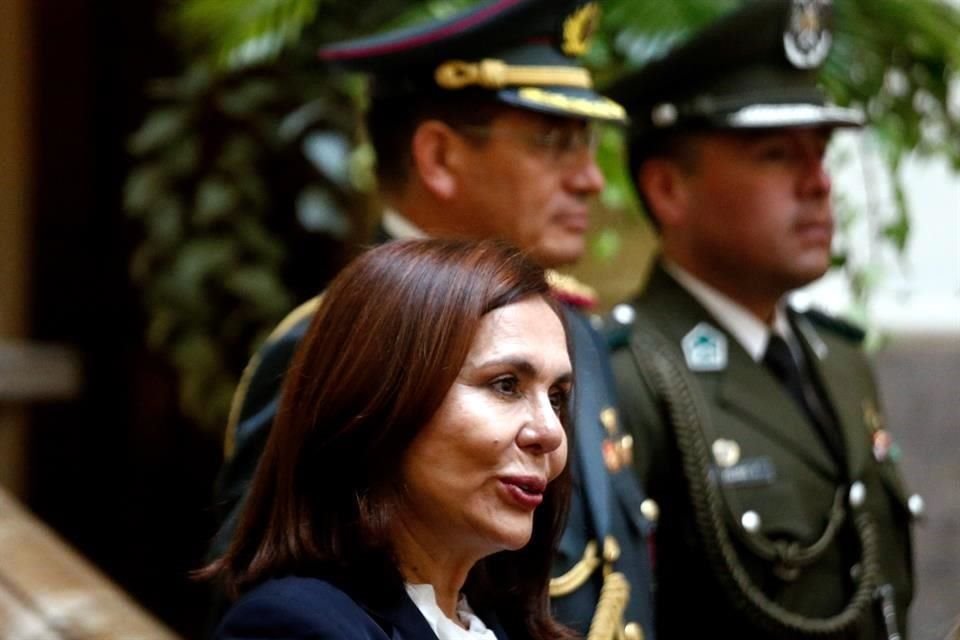 La Canciller de Bolivia, Karen Longaric, atiende una ceremonia en La Paz.