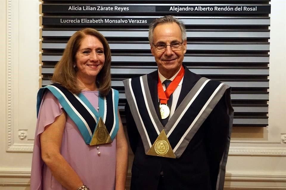 Lucrecia Monsalvo Verazas, egresada de Administración y directiva en Volaris, es la tercera mujer que recibe este reconocimiento.