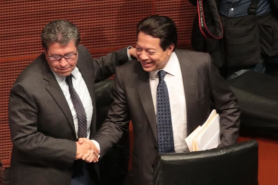 Ricardo Monreal y Mario Delgado, coordinadores de Morena en el Senado y la Cámara de Diputados, respectivamente.