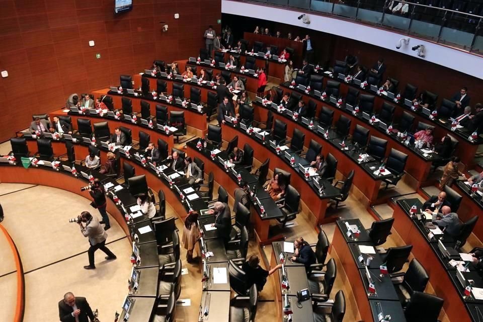 En PEF 2020, la Cámara de Diputados redujo el salario de los senadores.