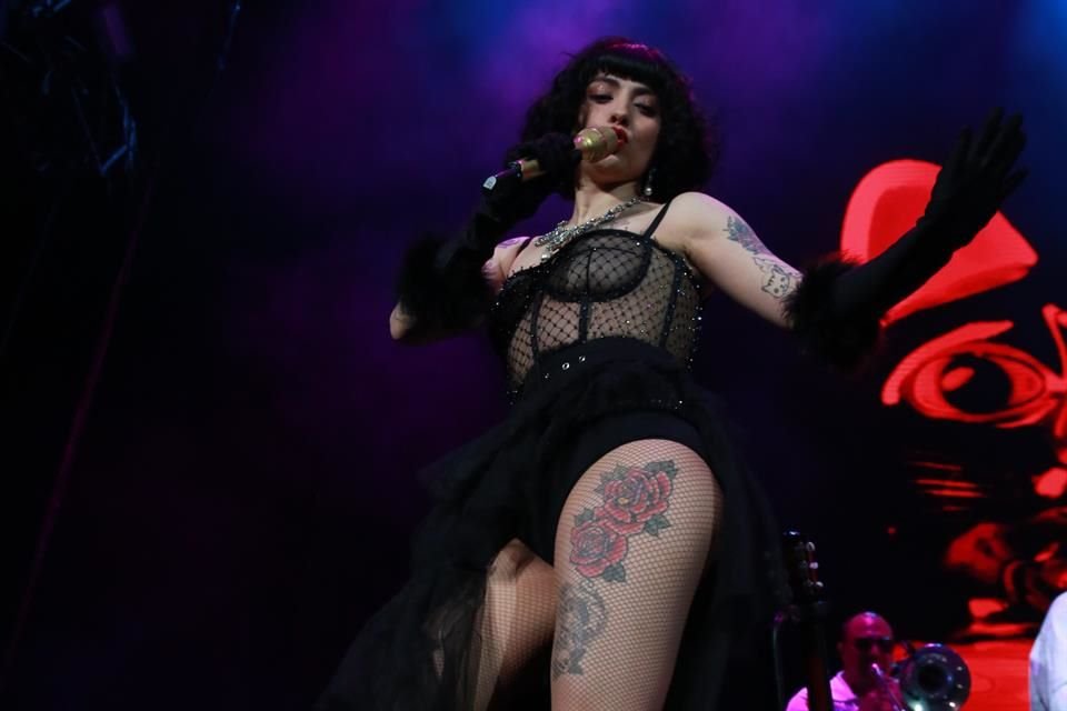 Sensualidad y talento derrochó la chilena en su show en la Arena Monterrey.