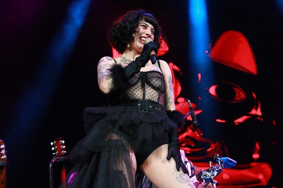 La chilena encantó con sus contoneos y la gran potencia de su voz.