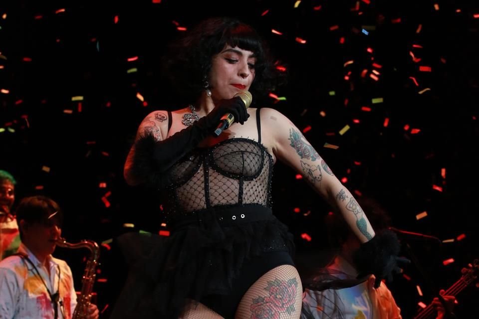 'Por Qué Me Fui a Enamorar de Ti' es uno de los temas con los que puso a bailar a los presentes.