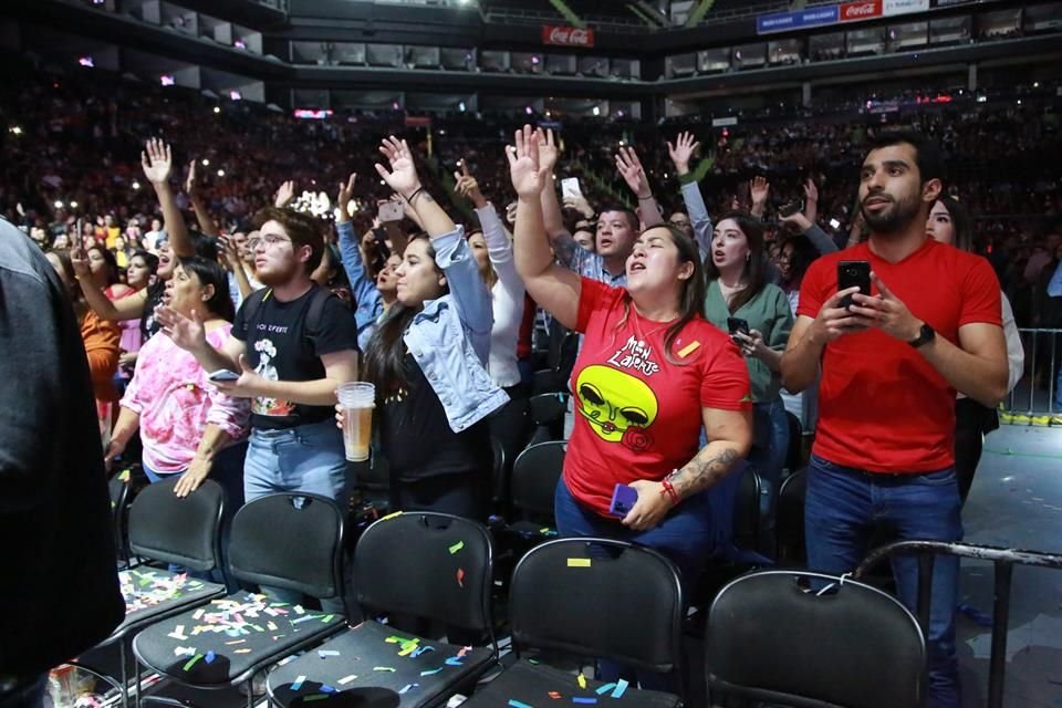 El público coreó sus éxitos.