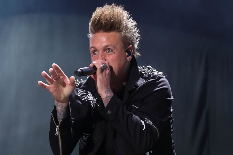 Los chicos de Papa Roach complacieron al público al anochecer.