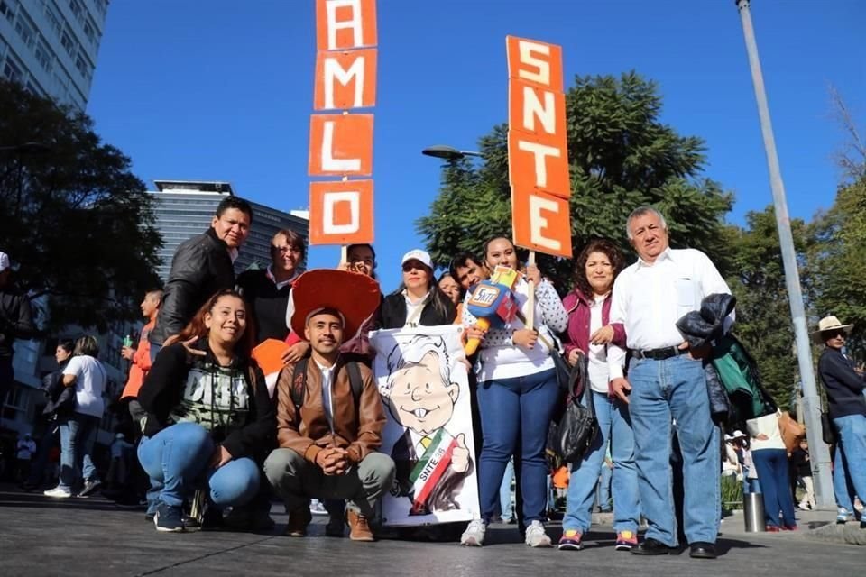 Integrantes del SNTE fueron movilizados para el acto político del Mandatario federal.