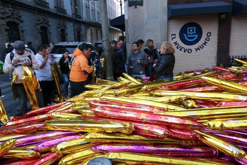 Como en actos anteriores del Presidente, se permitió la vendimia en la zona del Zócalo.