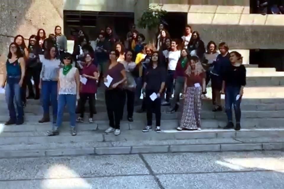 En El Coledio de México, la organización de alumnas Unidas Colmex coordinó la coreografía.