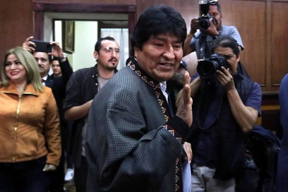 Evo Morales durante una conferencia de prensa en la Ciudad de México, donde buscó asilo tras salir de Bolivia presionado por las Fuerzas Armadas.