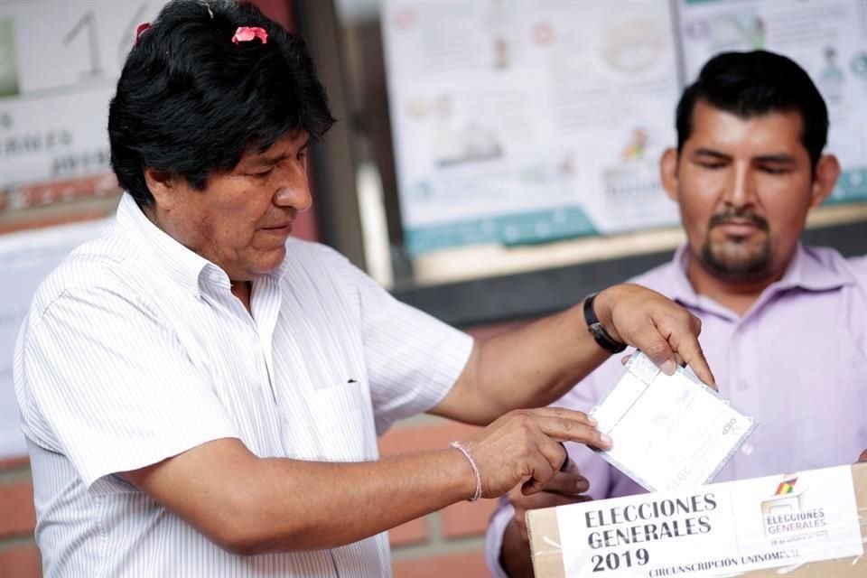 Evo Morales al momento de votar en las pasadas elecciones de Bolivia.